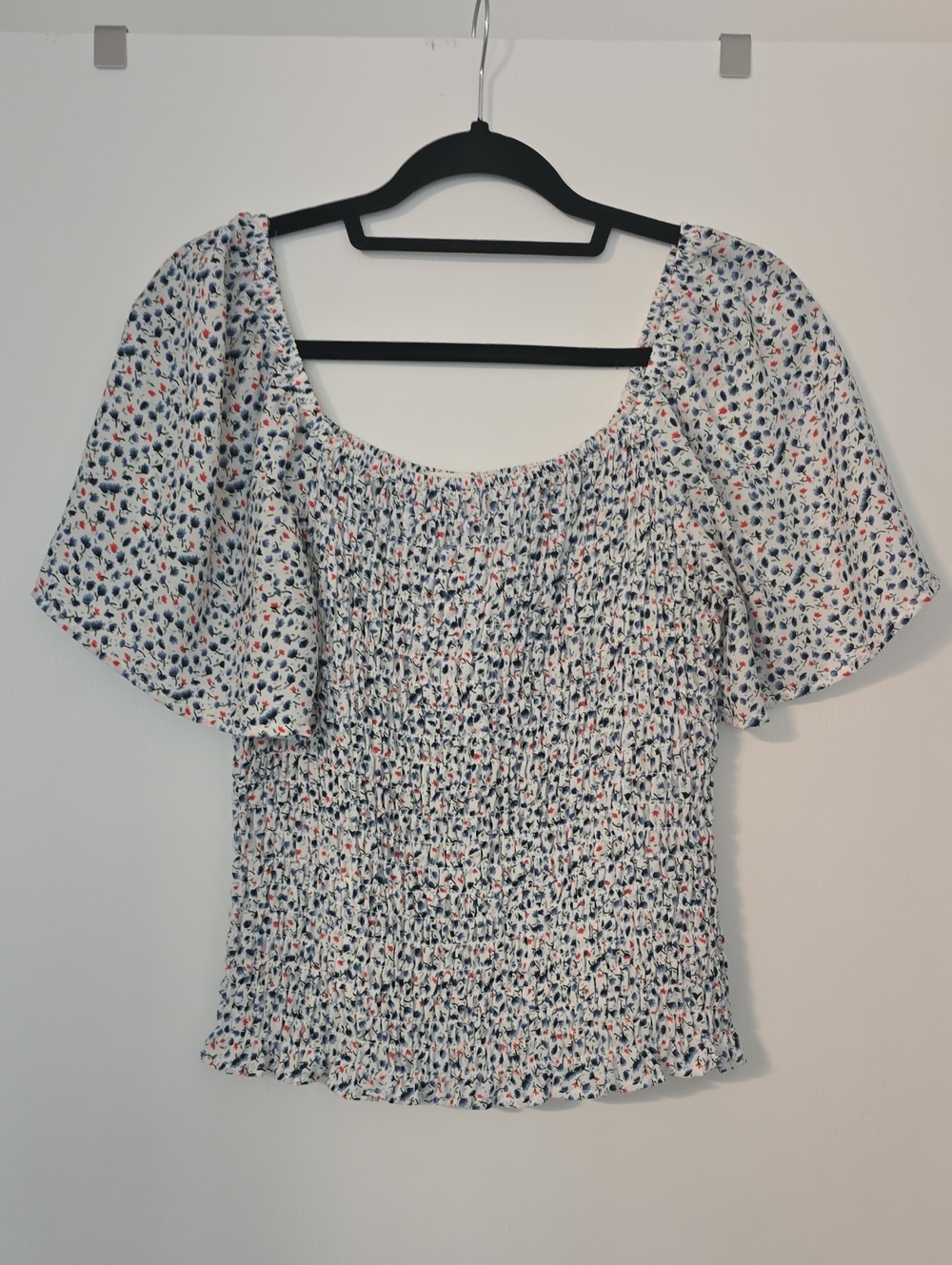 Sienna Sky White Smocked Floral Puff-Sleeve Crop Top